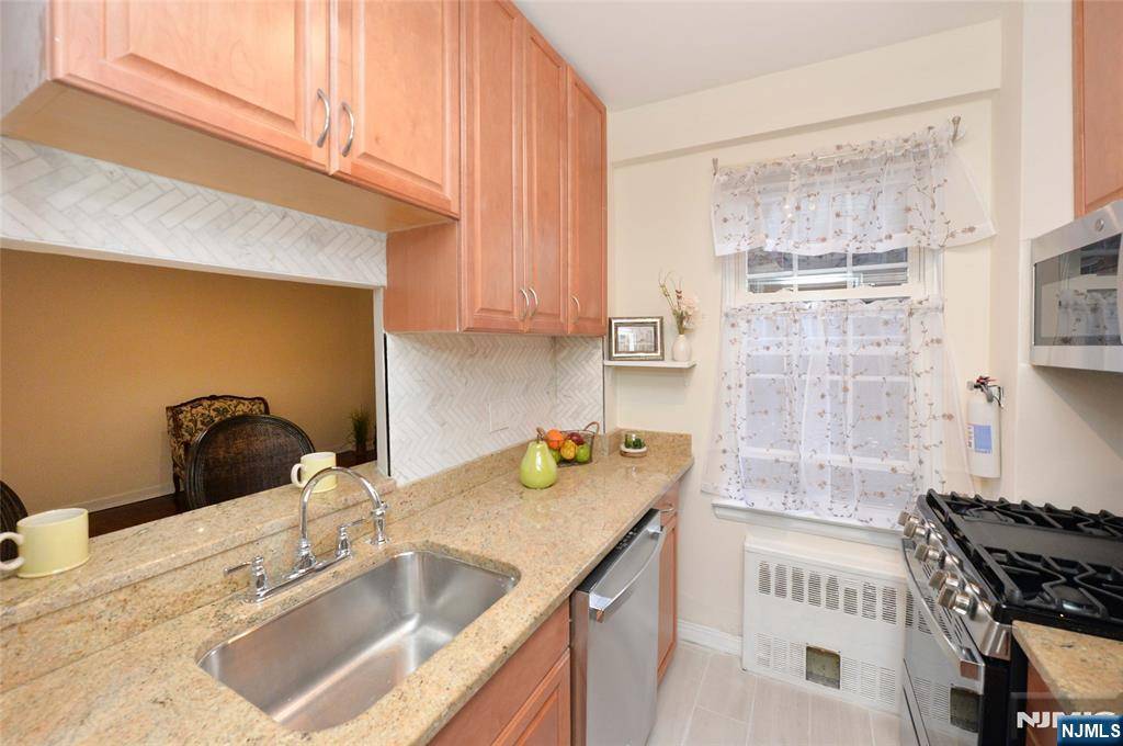 Montclair, NJ 07042,5 Roosevelt PL #1F