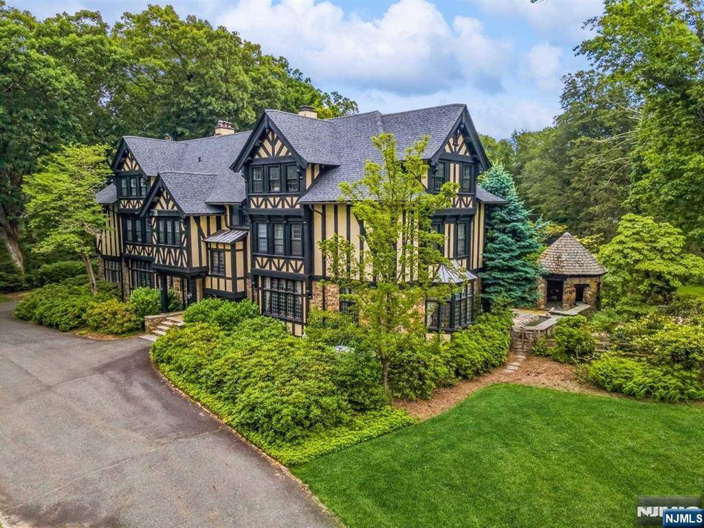 Essex Fells, NJ 07021,131 Rensselaer RD