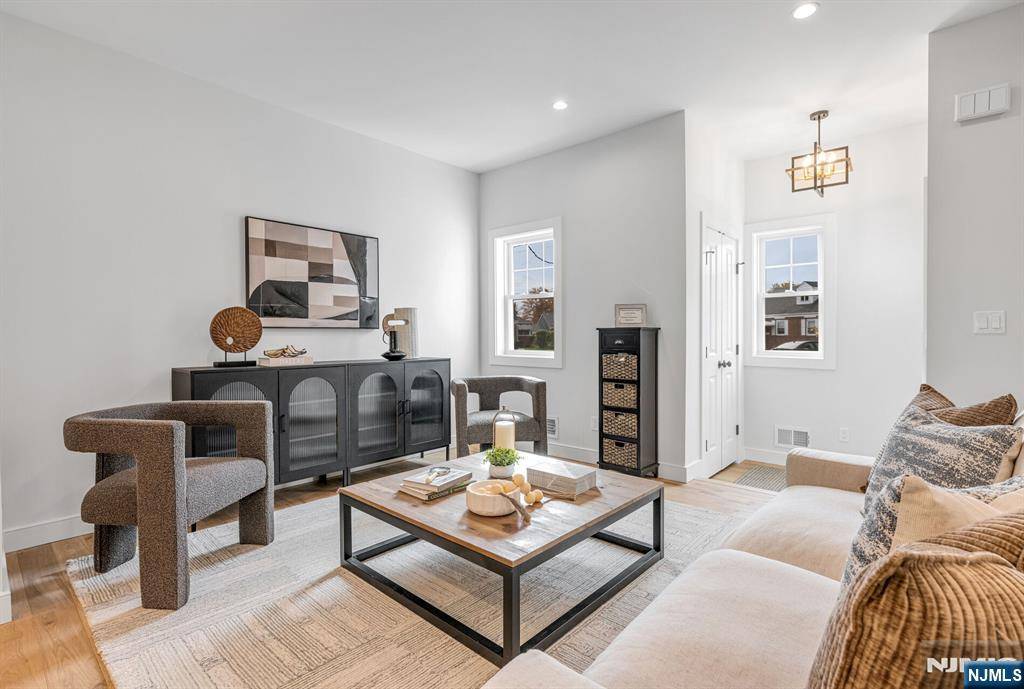 Fair Lawn, NJ 07410,7 Bryson RD