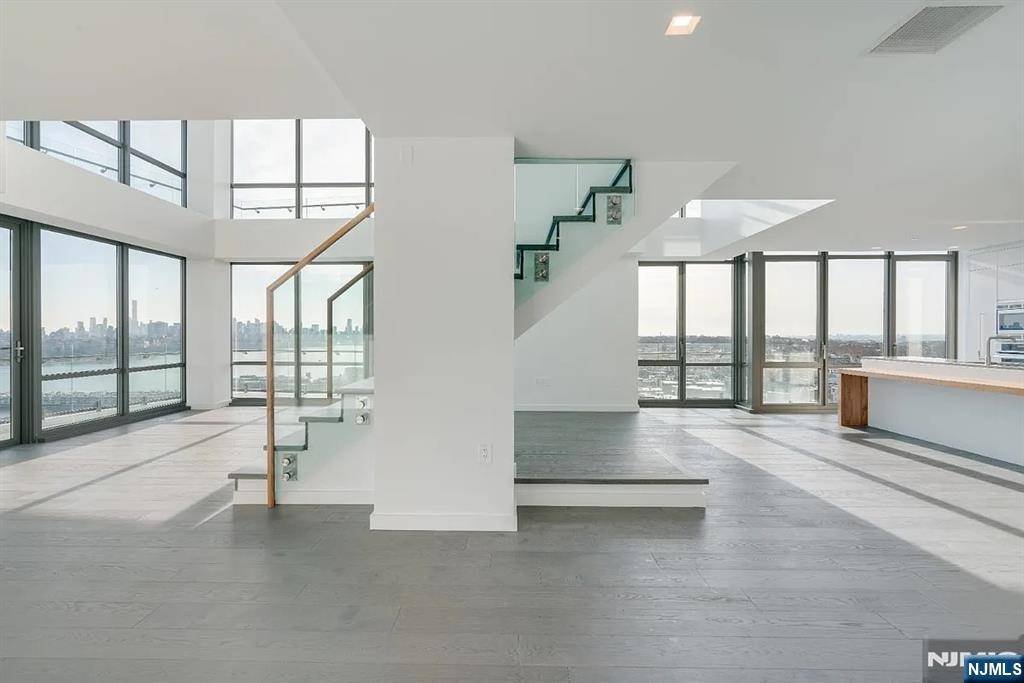 Cliffside Park, NJ 07010,320 Adolphus AVE #316