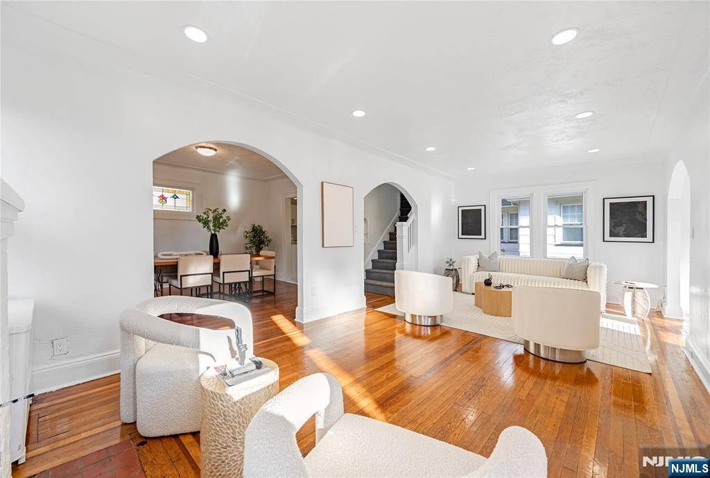 Teaneck, NJ 07666,341 Van Buren AVE