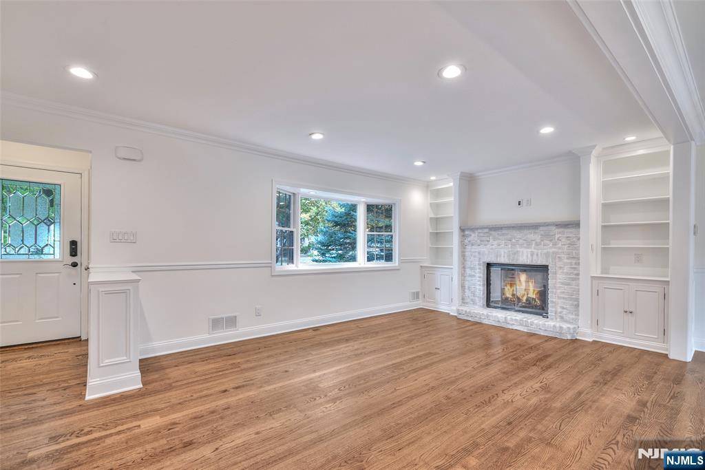 Roseland, NJ 07068,48 Oak DR