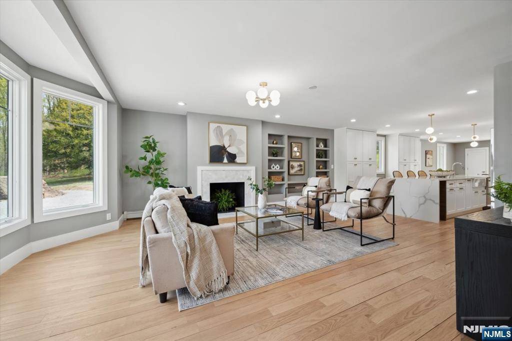 Morris Township, NJ 07960,284 Mendham RD