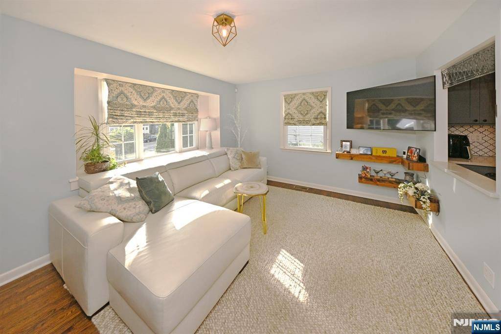 Maywood, NJ 07607,423 The Esplanade