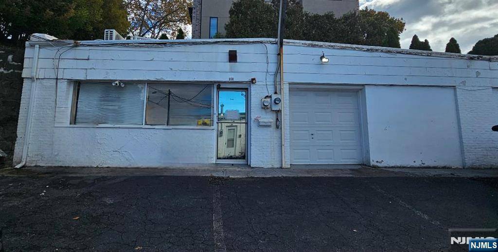 Ridgefield, NJ 07657,800 Broad AVE