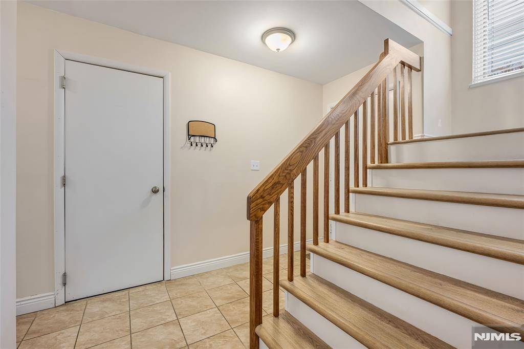 Caldwell, NJ 07006,1146 Stephanie DR