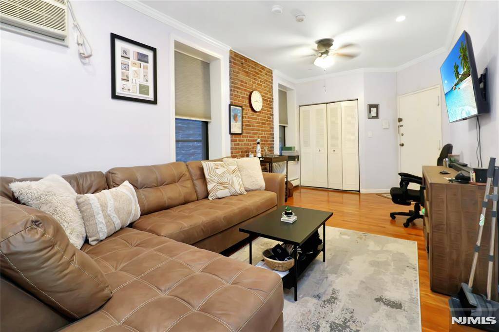 Weehawken, NJ 07086,963-965 Boulevard East #2-5