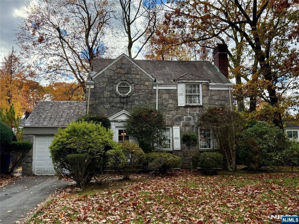 Tenafly, NJ 07670,84 Howard Park DR