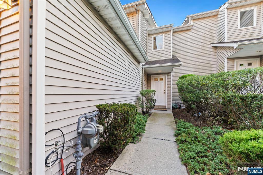 Haledon, NJ 07508,410 Heights DR #8