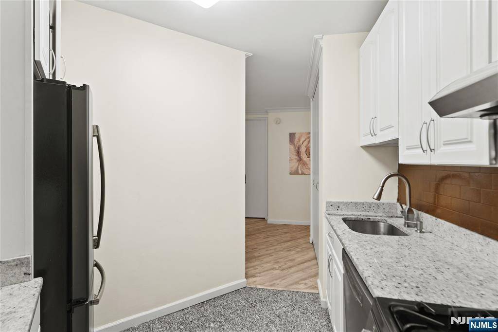 Guttenberg, NJ 07093,7004 Boulevard East #6A