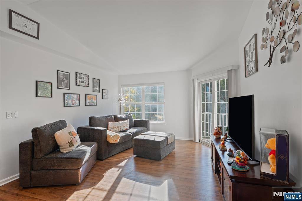 Wayne, NJ 07470,11 Parkside CT