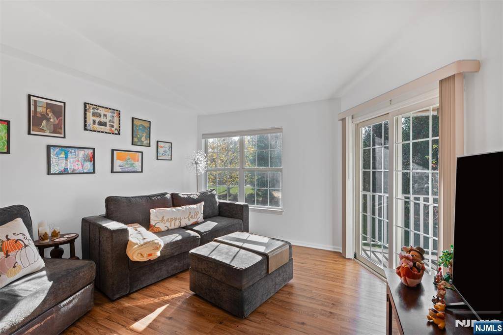 Wayne, NJ 07470,11 Parkside CT