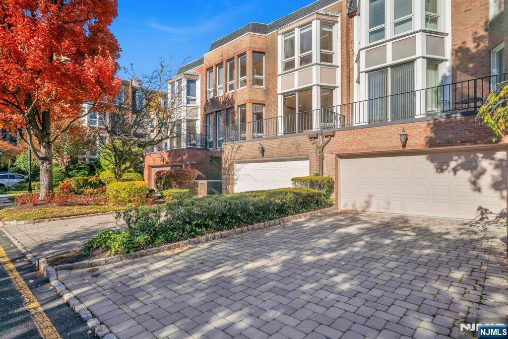 Fort Lee, NJ 07024,55 Victoria PL