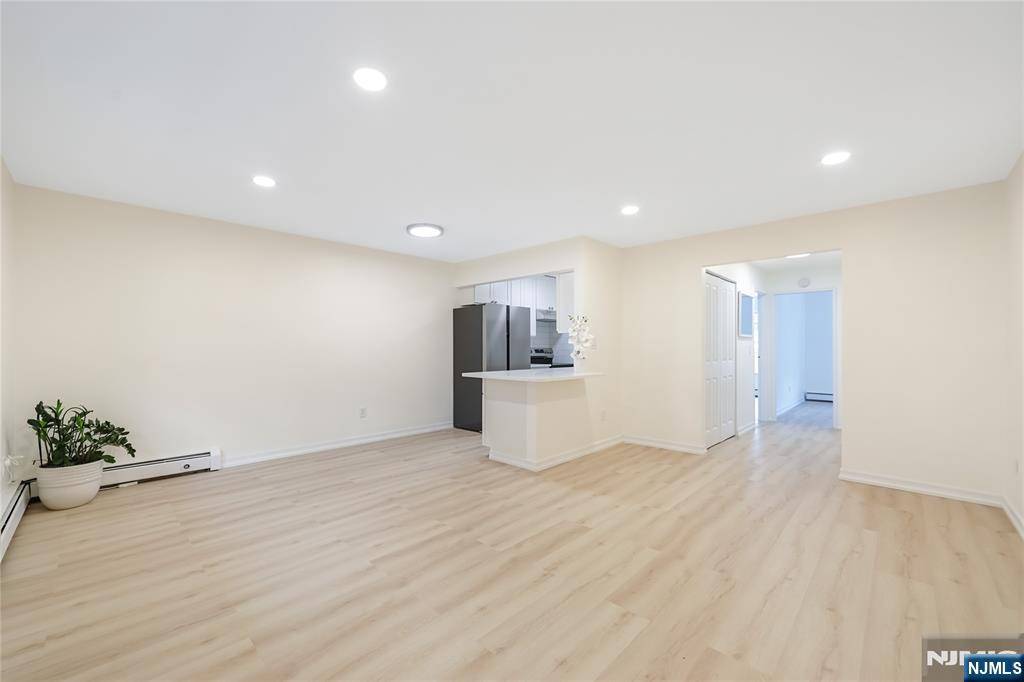 Cliffside Park, NJ 07010,232 Lawton AVE #2