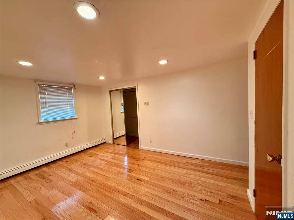 Paramus, NJ 07652,12 N Farview AVE #2