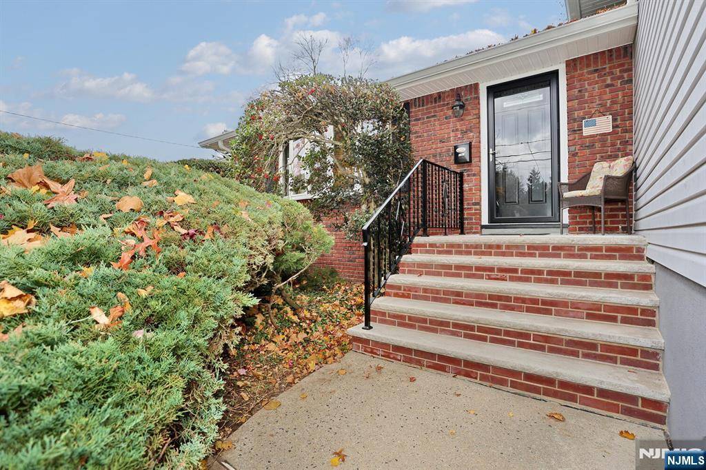 Oradell, NJ 07649,787 Schaefer AVE