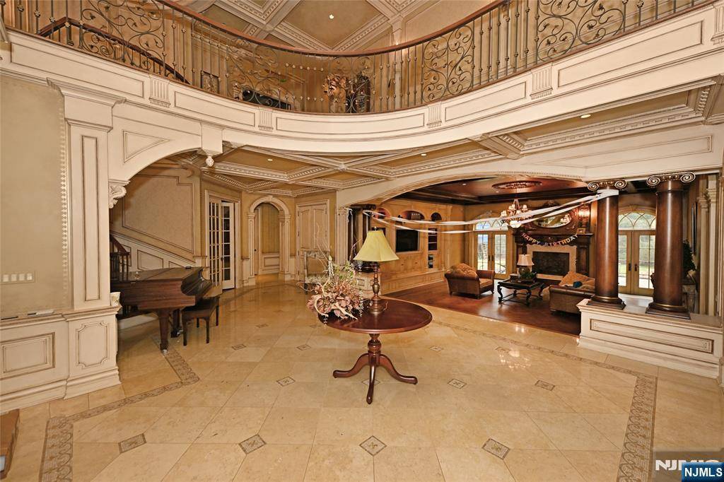 Upper Saddle River, NJ 07458,22 Pembroke TRL