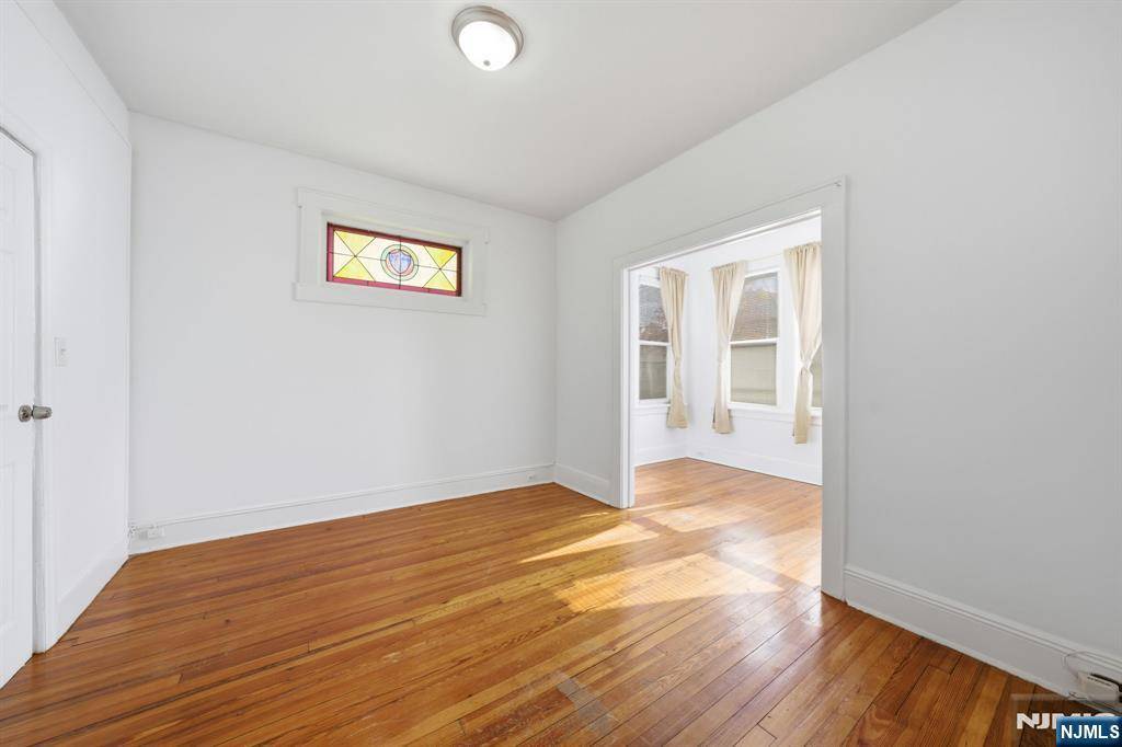 Clifton, NJ 07011,44 Piaget AVE