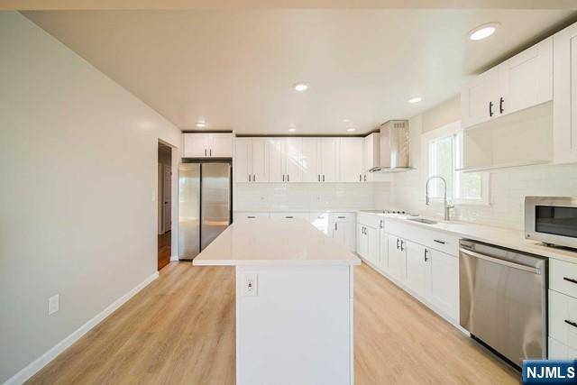 Palisades Park, NJ 07650,526 Orchard AVE #1