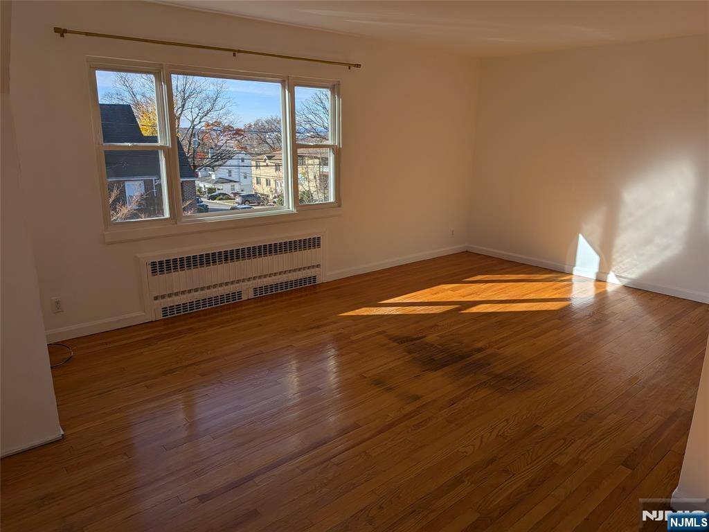 Ridgefield, NJ 07657,555 Oakdene AVE #2