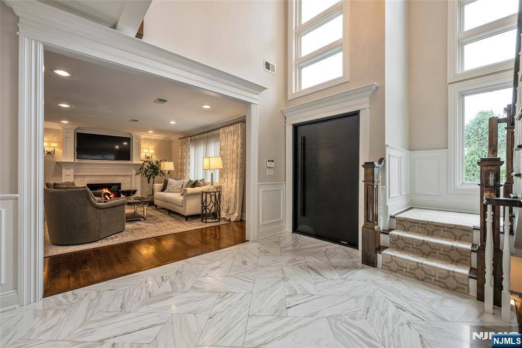 Cliffside Park, NJ 07010,534 Brandon PL