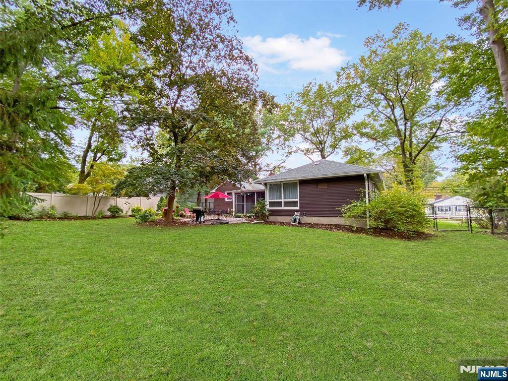 Oradell, NJ 07649,928 Oradell AVE