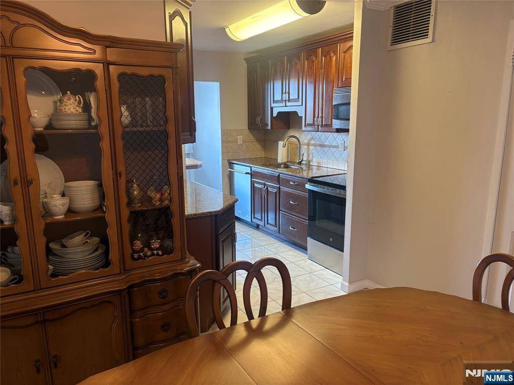 Cliffside Park, NJ 07010,770 Anderson AVE #4K