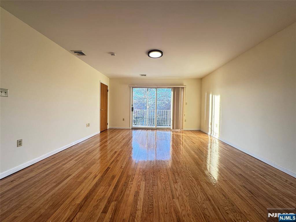 North Bergen, NJ 07047,4414 Liberty AVE #2