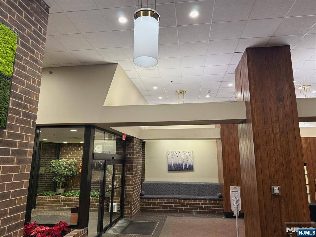 Cliffside Park, NJ 07010,770 Anderson AVE #11C