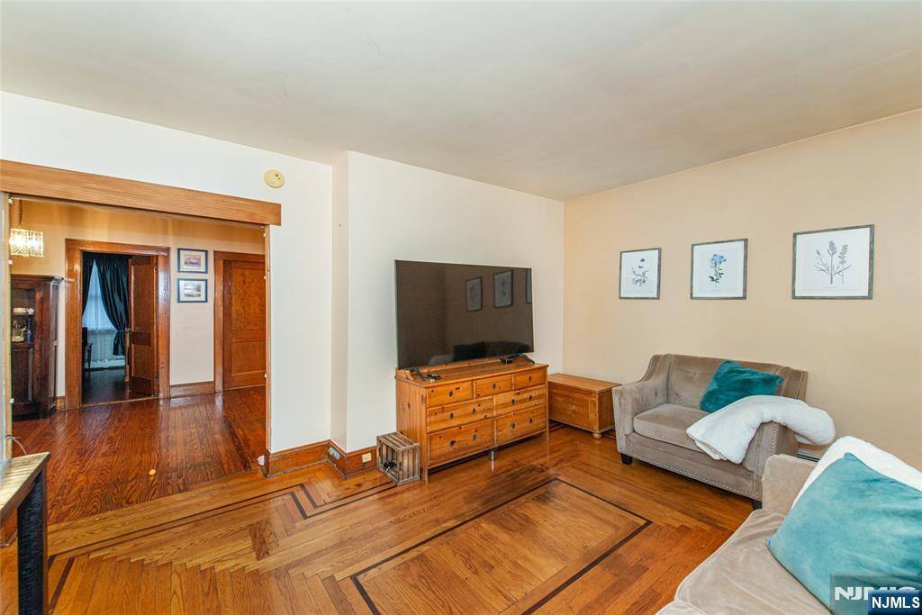 Wallington, NJ 07057,58 Hathaway ST