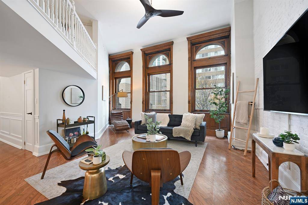 Jersey City, NJ 07302,83 Montgomery ST #201