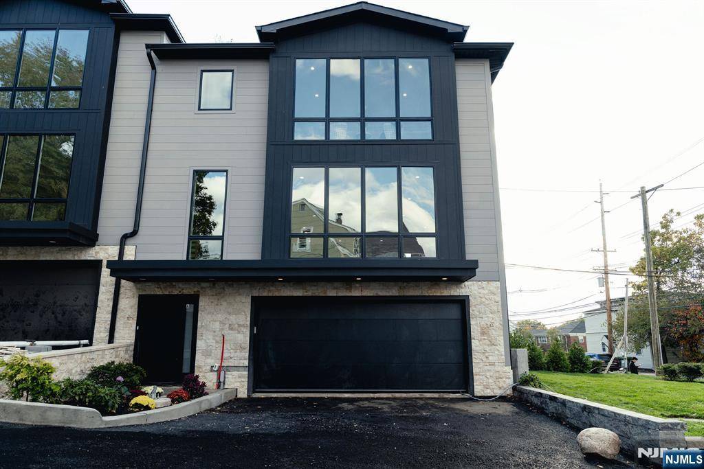 Leonia, NJ 07605,401 Grand AVE #401