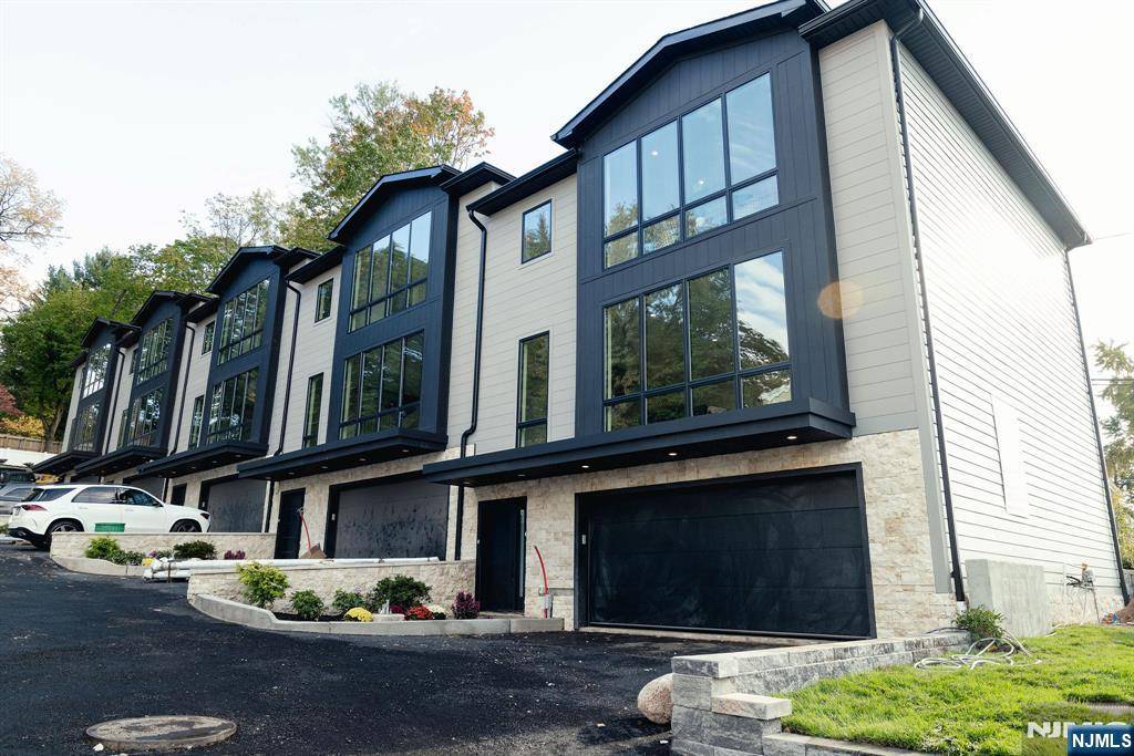 Leonia, NJ 07605,401 Grand AVE #401