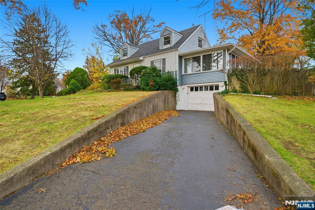 Paramus, NJ 07652,165 Hebberd AVE
