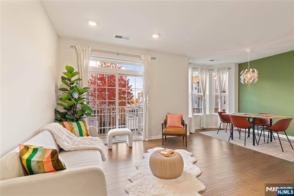 Wood Ridge, NJ 07075,43 Wesmont DR #1712