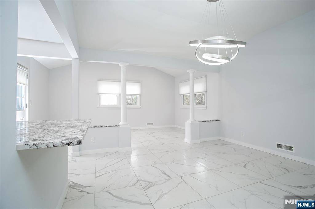 West Orange, NJ 07052,5 Korwel CIR