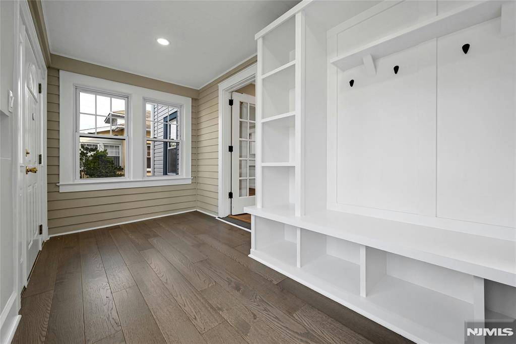 Rochelle Park, NJ 07662,25 Marinus ST