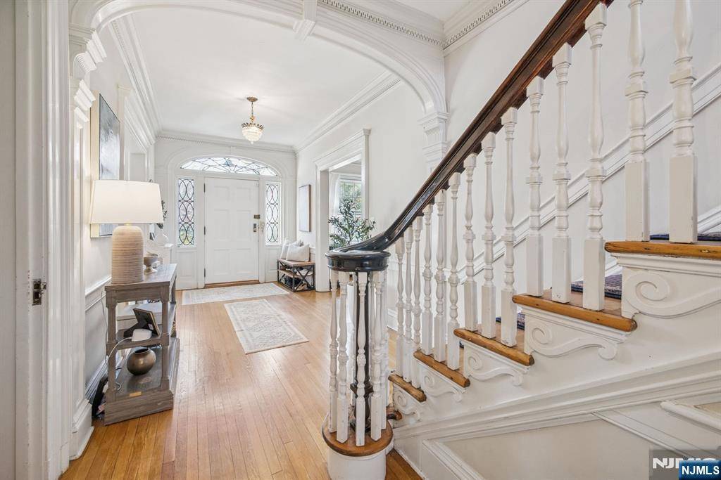 Glen Ridge, NJ 07028,258 Ridgewood AVE