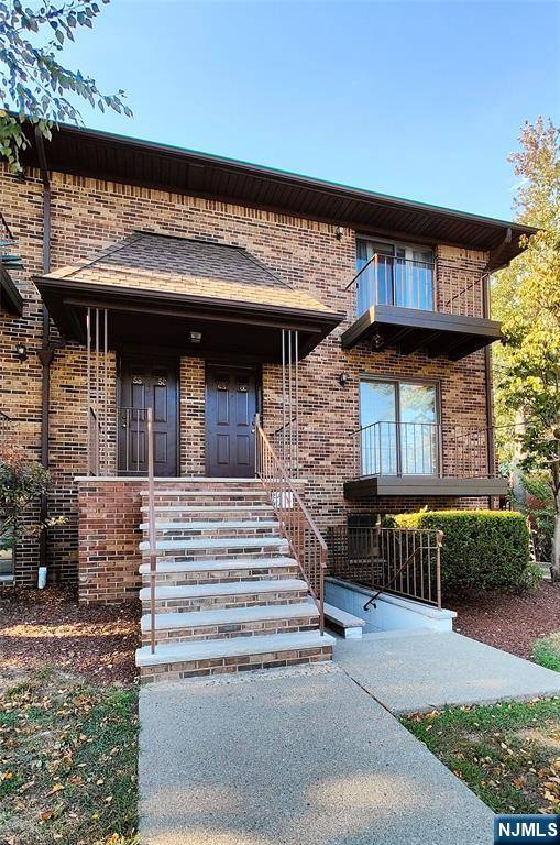 Clifton, NJ 07011,8 Sewall AVE #B