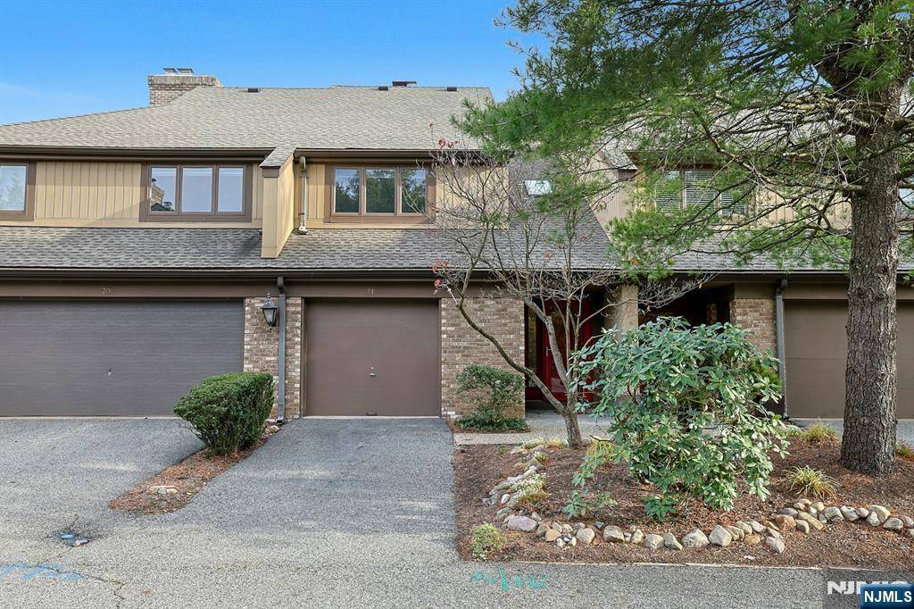 Mahwah, NJ 07430,21 Whitman LN