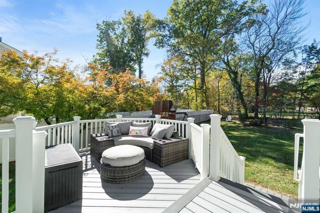 Livingston, NJ 07039,24 Harrison PL