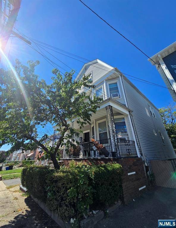 Kearny, NJ 07032,251 Highland AVE