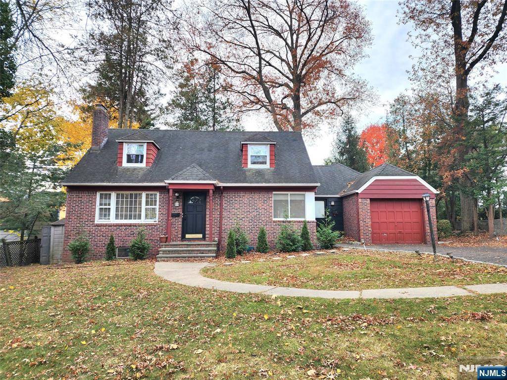 Tenafly, NJ 07670,16 Burlington RD