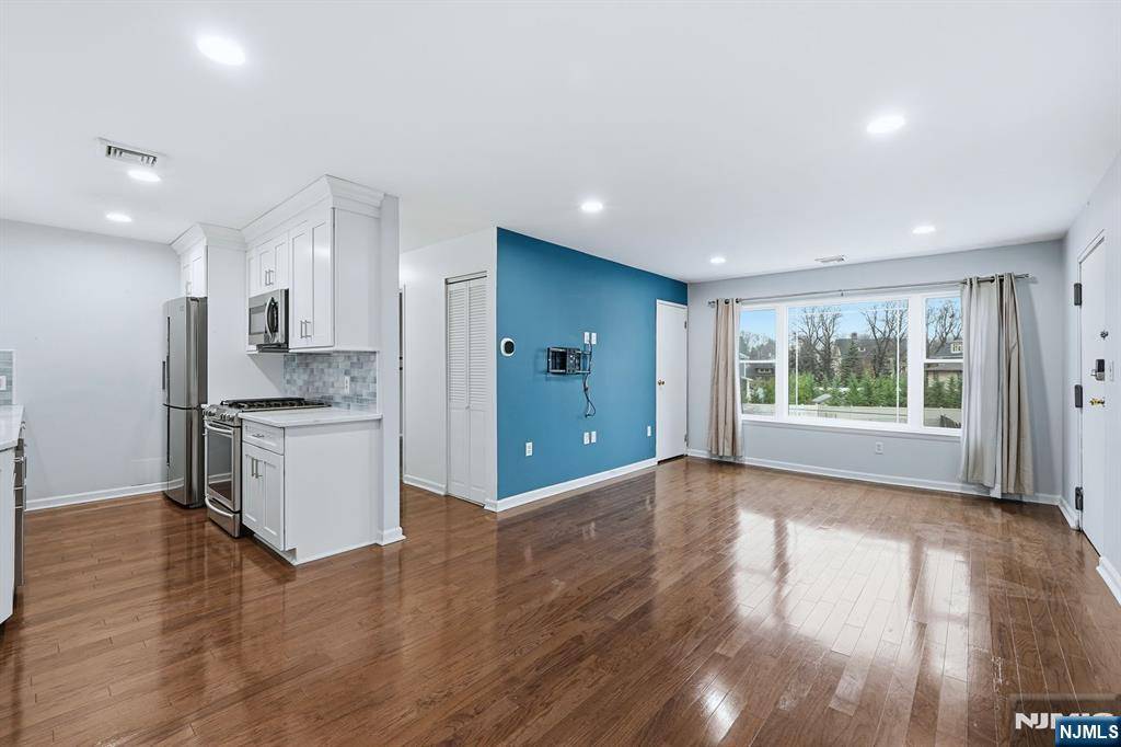 Rutherford, NJ 07070,253 Park AVE #305