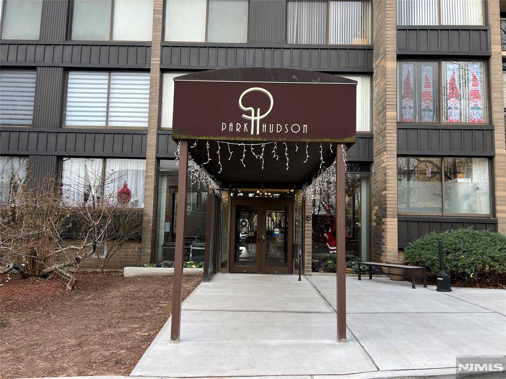 North Bergen, NJ 07047,9060 Palisade AVE #1003