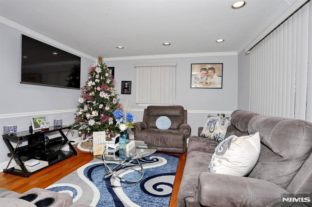 Nutley, NJ 07110,82 Bromley PL