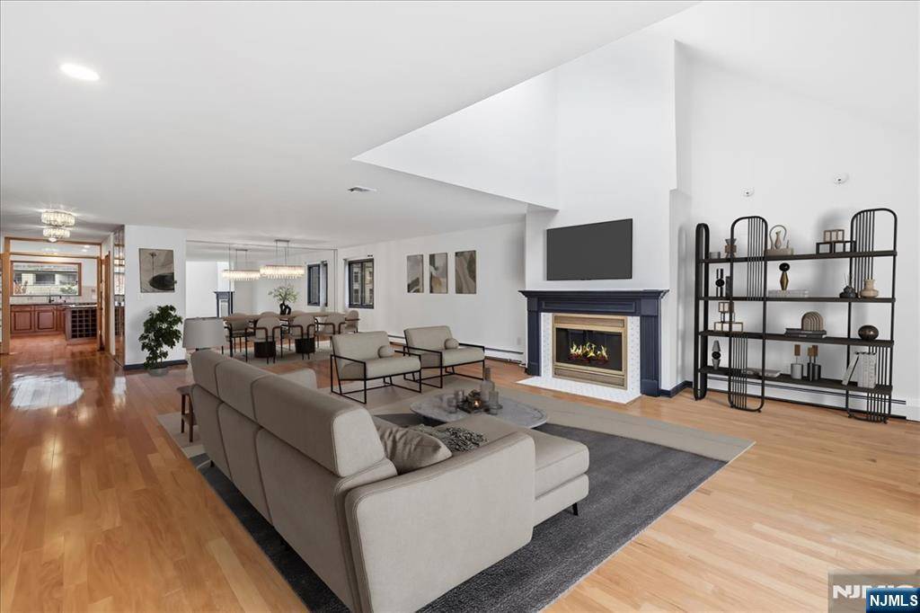 North Bergen, NJ 07047,9B Cove LN