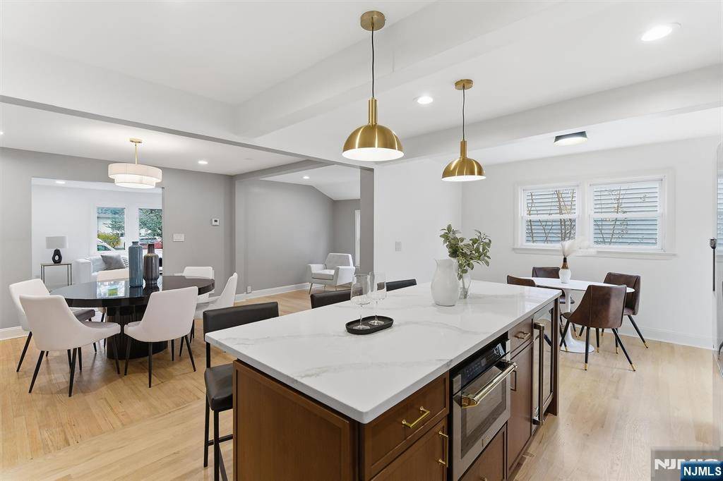 West Orange, NJ 07052,26 Crestmont RD