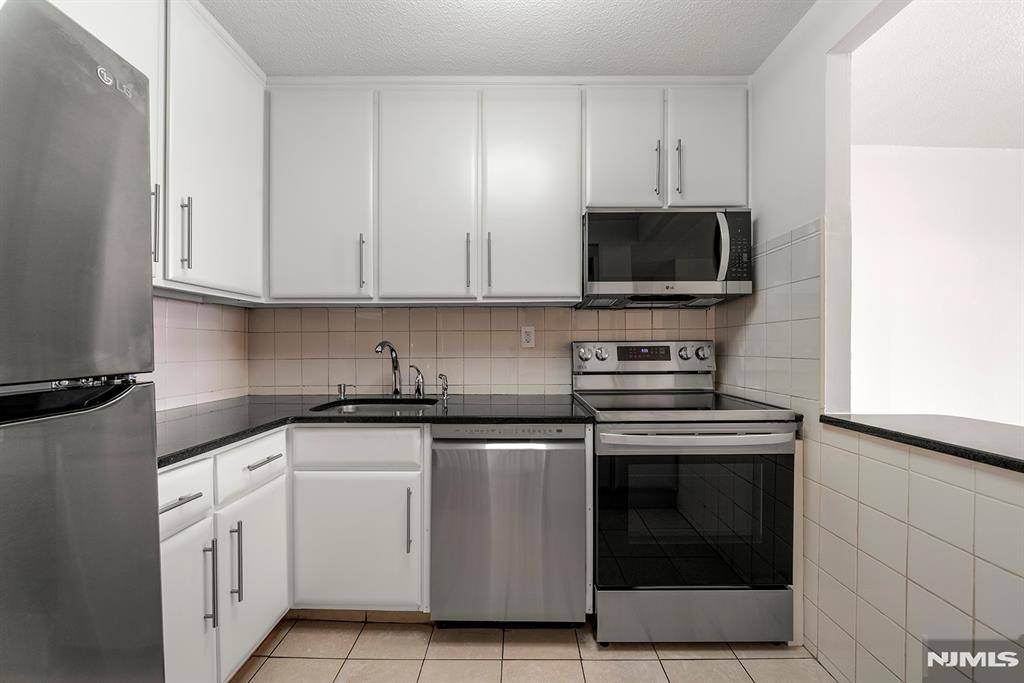 North Bergen, NJ 07047,7855 Boulevard East #10G