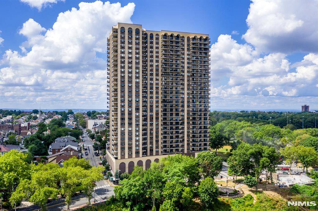 North Bergen, NJ 07047,7855 Boulevard East #10G